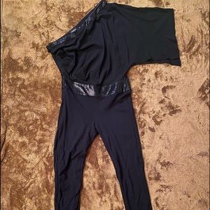 Women’s Bebe one shoulder jump suit with hanger